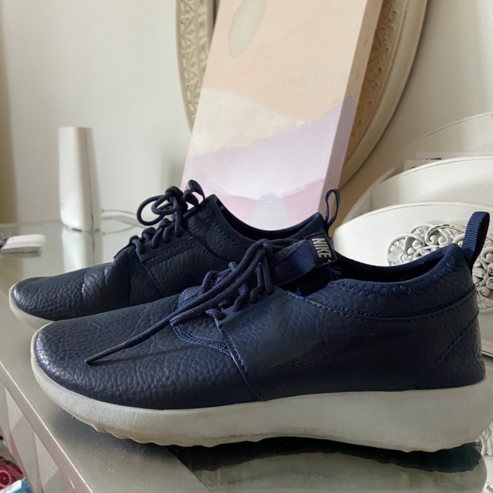 Nike leather gym shoes